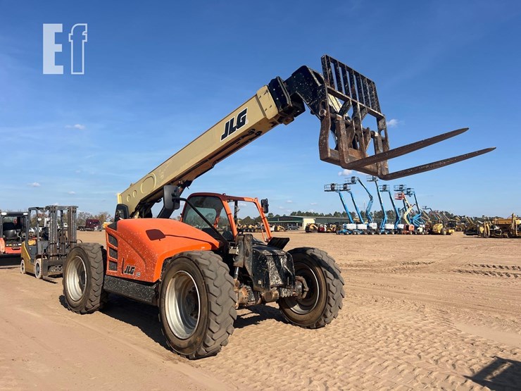 2018-jlg-742-image-6