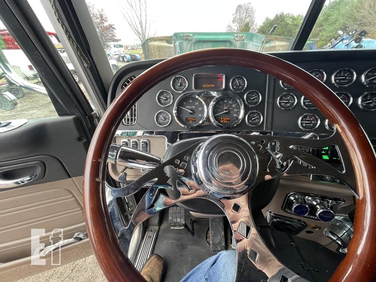 2009-peterbilt-386-image-18