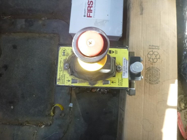 2009-sterling-lt9500-image-15