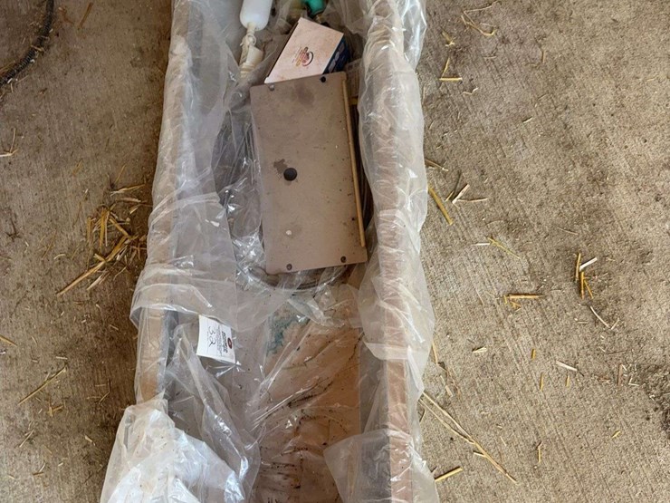 3ft-stainless-animal-water-trough,-like-new-image-3