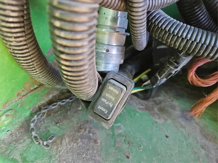 john-deere-566-image-31