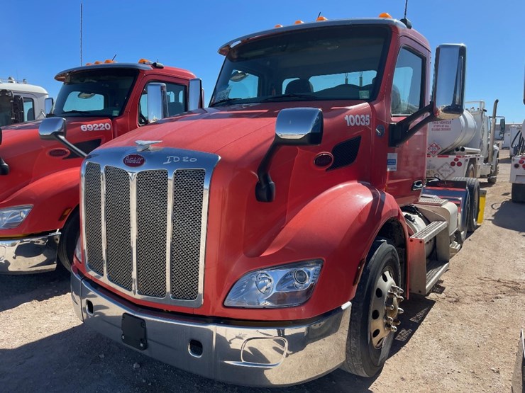 2019-peterbuilt-579-daycab-image-1