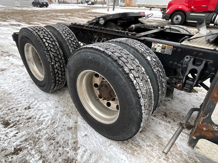 2020-kenworth-t680-image-10