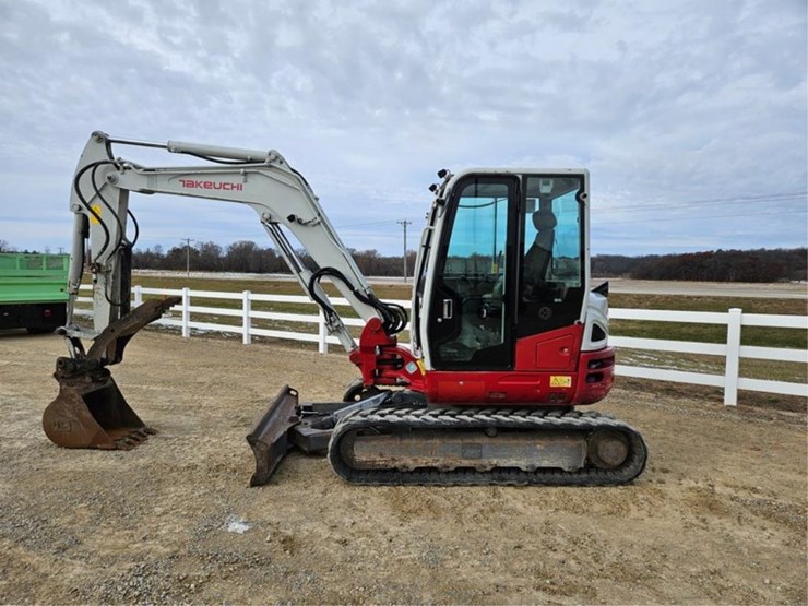 #3422-•-takeuchi-tb260-excavator-image-2