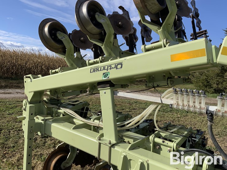 2013-orthman-12r30”-1tripr-strip-till-machine-image-16