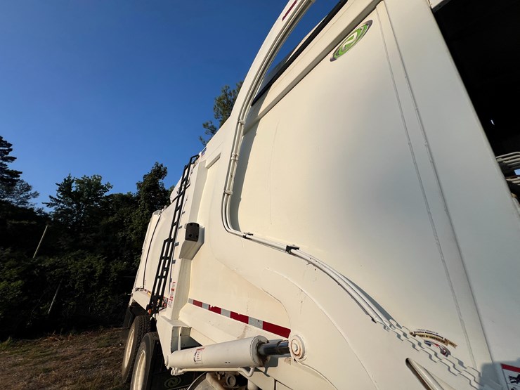 peterbilt-520-image-35