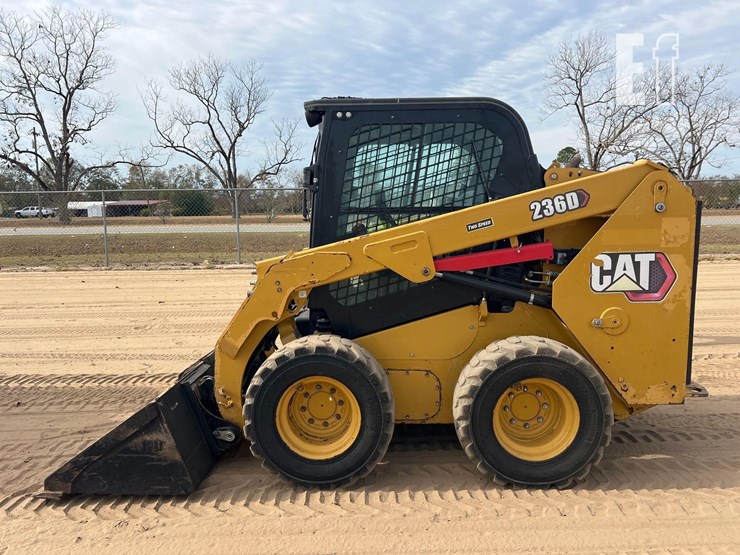 2016-caterpillar-236d-image-1