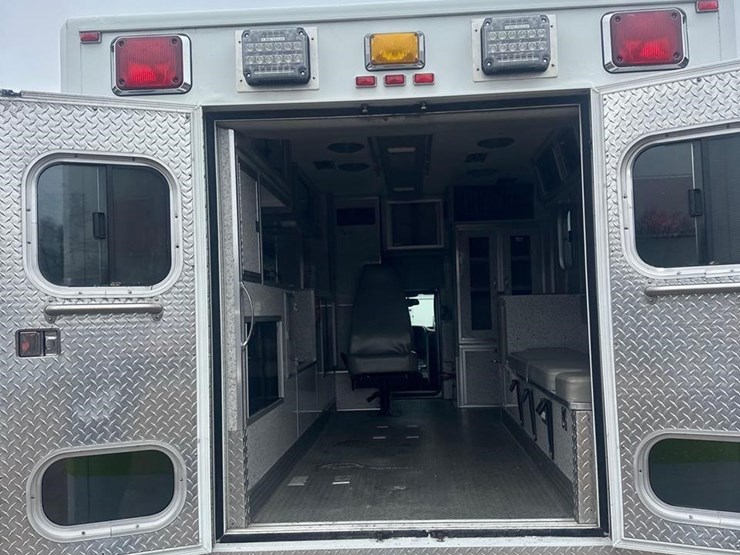 2006-gmc-sierra-3500-image-39