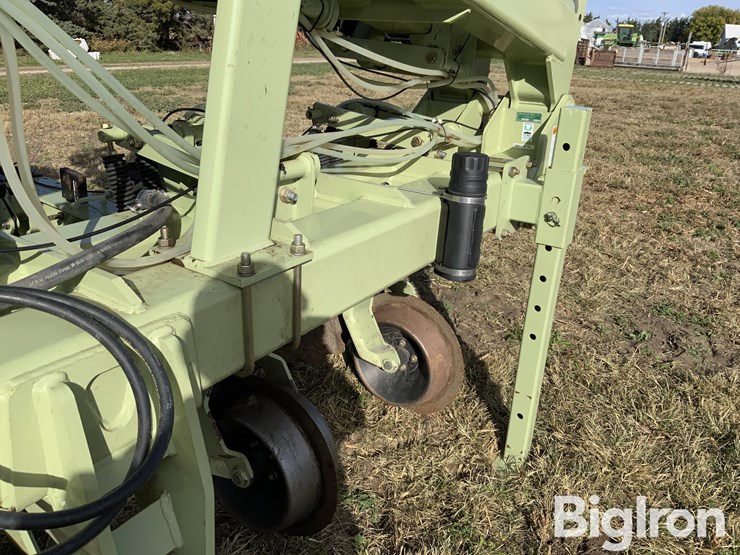 2013-orthman-12r30”-1tripr-strip-till-machine-image-14