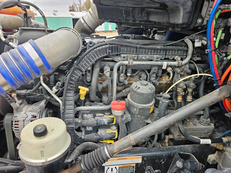 peterbilt-579-image-33