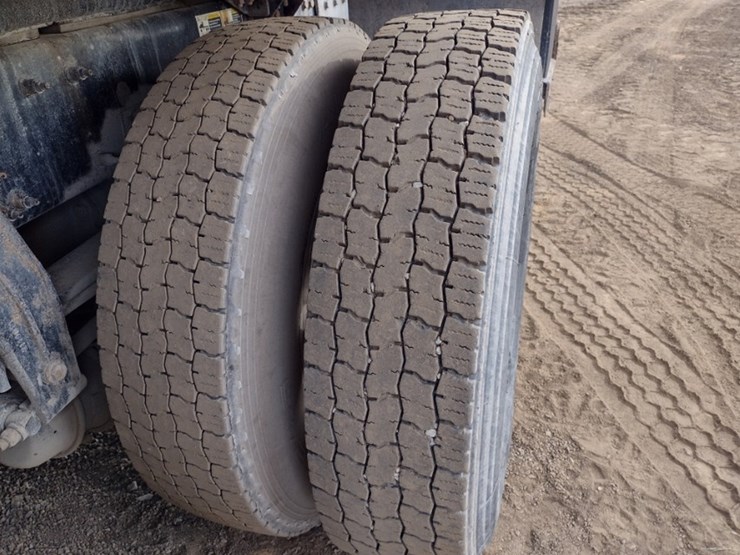 peterbilt-567-image-27