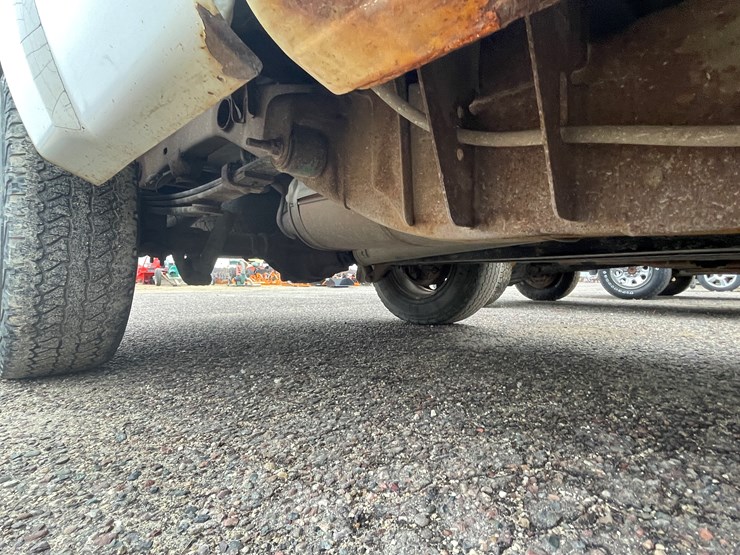 2010-chevrolet-1500-image-13