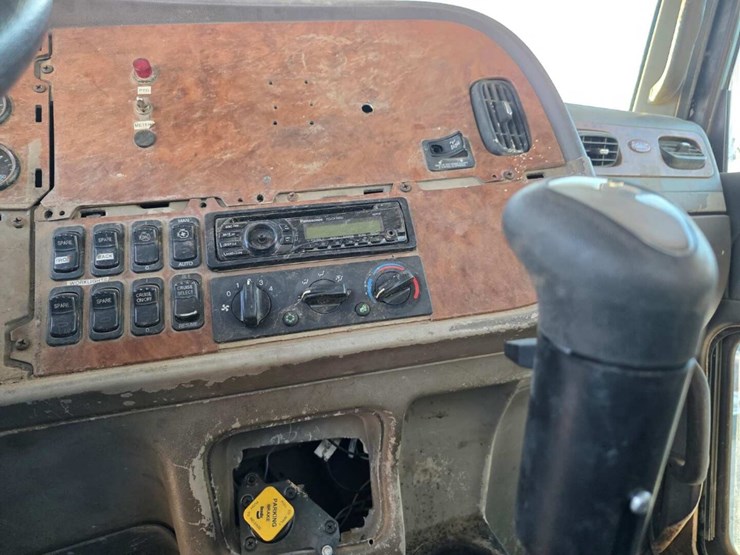 peterbilt-385-image-9