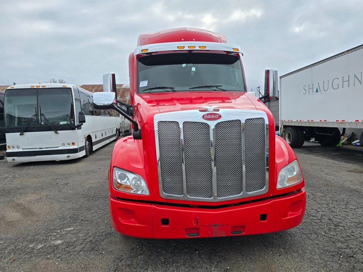 2017-peterbilt-579-image-44