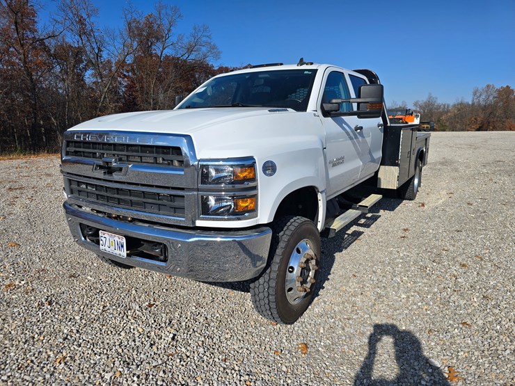 chevrolet-silverado-5500hd-image-1