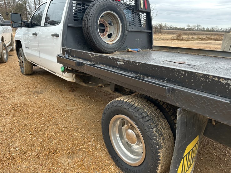 2017-chevrolet-3500hd-image-23