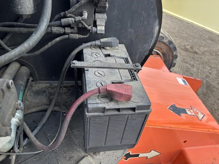 2013-jlg-400s-image-30