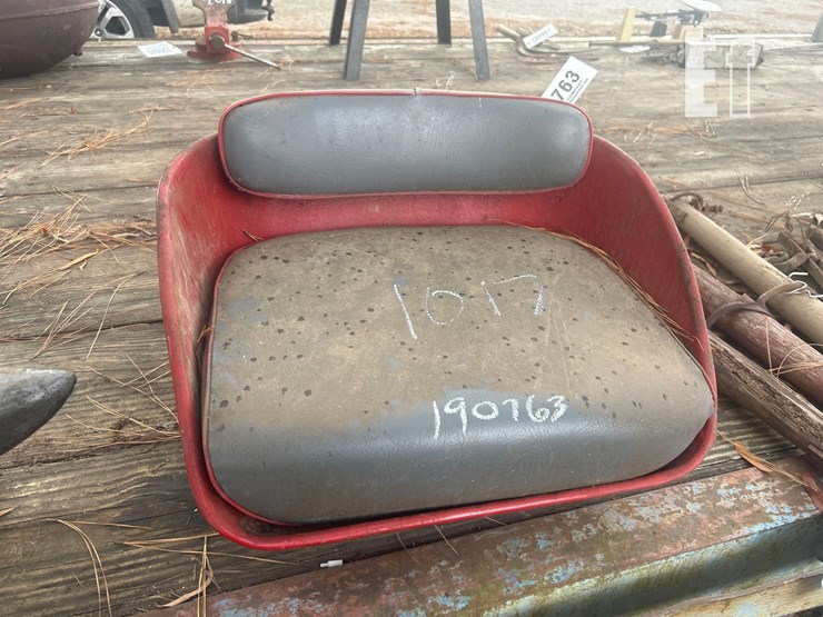 massey-ferguson-seat-image-1