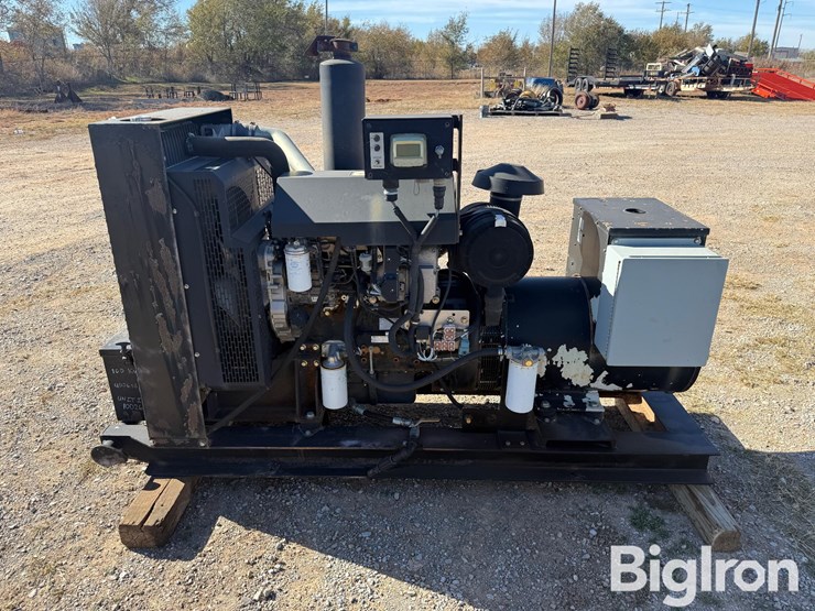 marathon-magnaplus-100kw-skid-mounted-diesel-generator-image-4