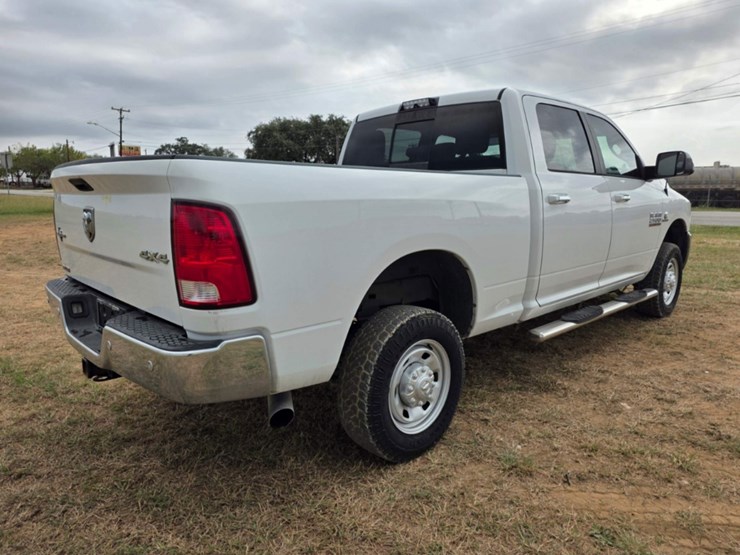 2017-dodge-2500-image-5