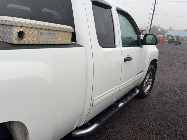 #3017-•-2013-chevy-silverado-z71-pickup-truck-image-6