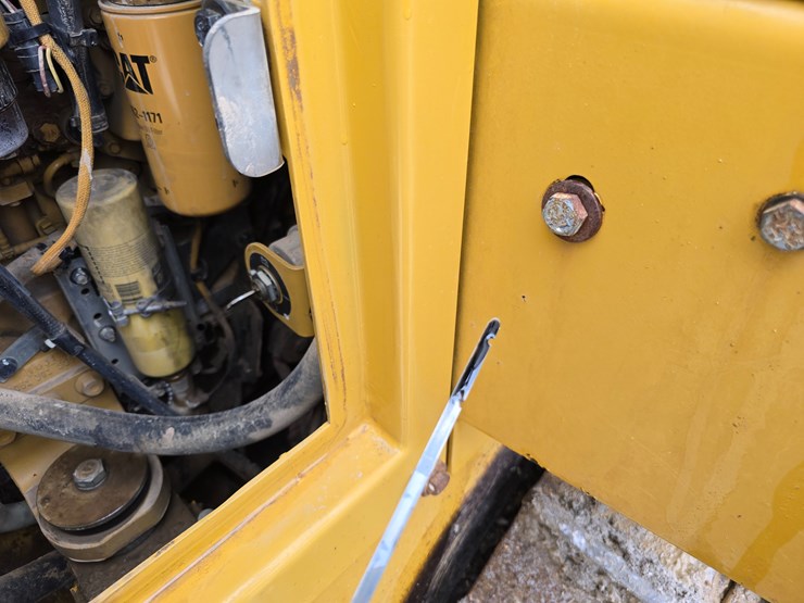 caterpillar-953d-image-97