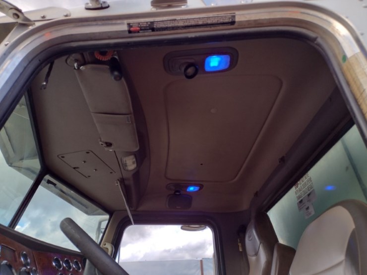 peterbilt-365-image-15