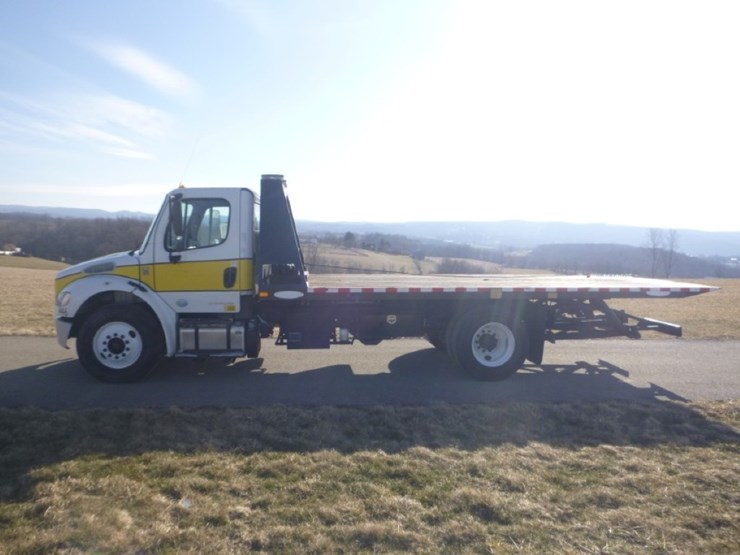 freightliner-m2-106-image-1