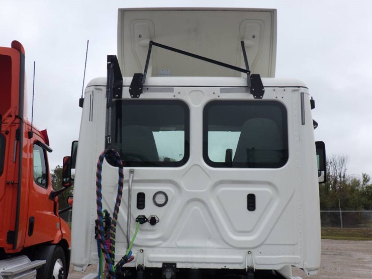 freightliner-cascadia-125-image-8