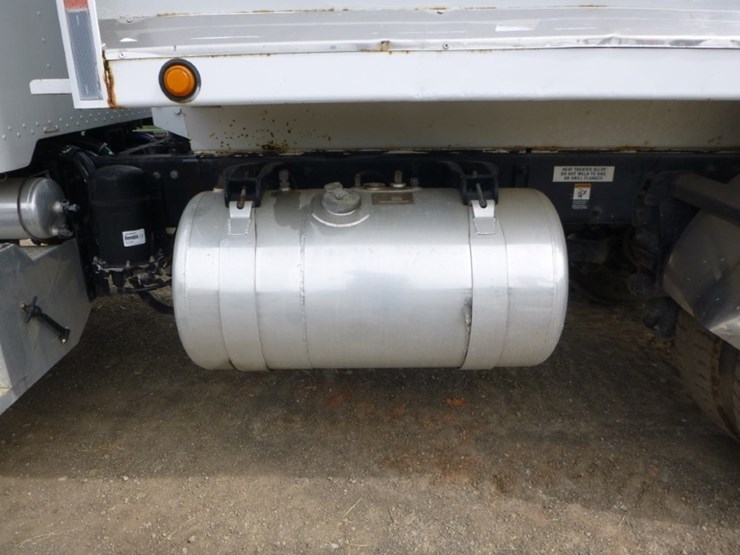 peterbilt-330-image-36