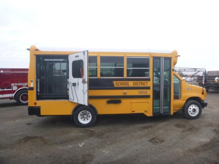 2004-ford-e450-image-7