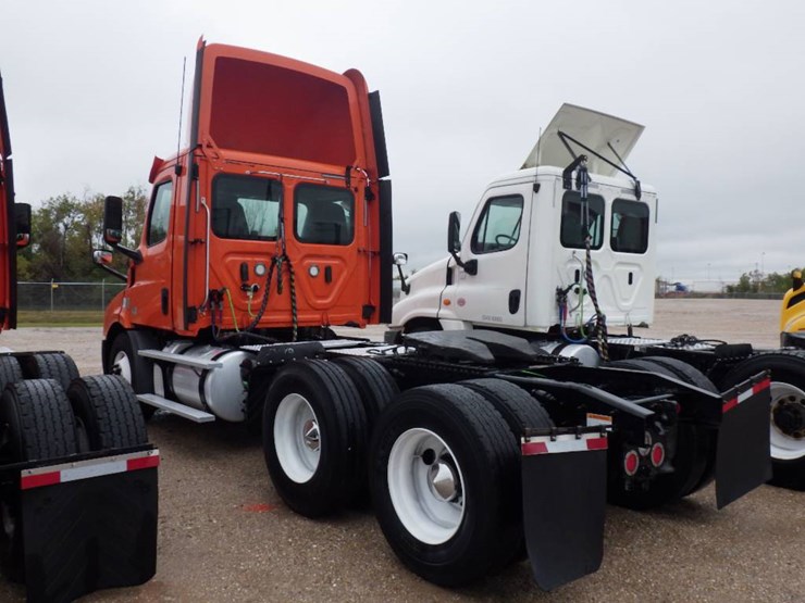 freightliner-cascadia-116-image-13