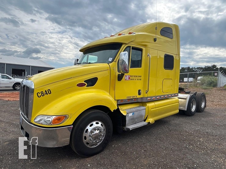 peterbilt-384-image-1