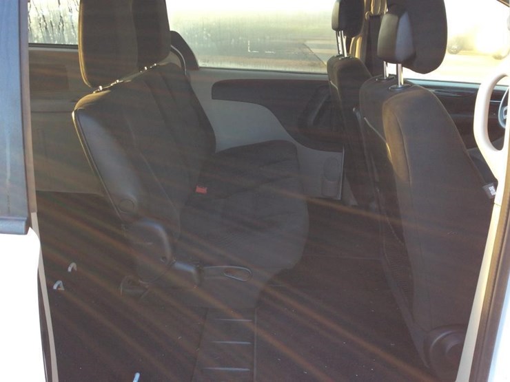 2017-dodge-grand-caravan-image-8