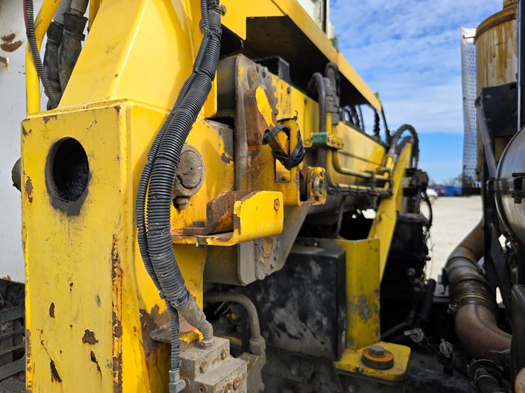 2003-peterbilt-320-image-92