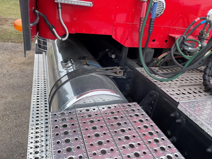 #1043-•-2009-freightliner-semi-(wi-title-in-delay)-image-13