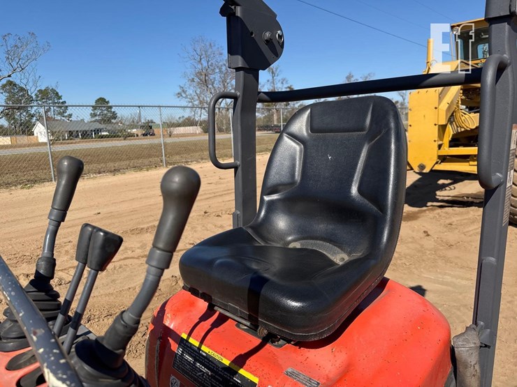 2016-kubota-k008-3-image-21