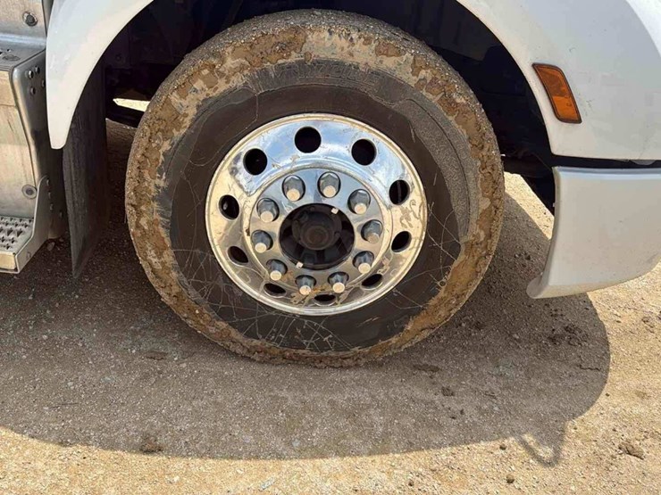 2016-peterbilt-579-image-11