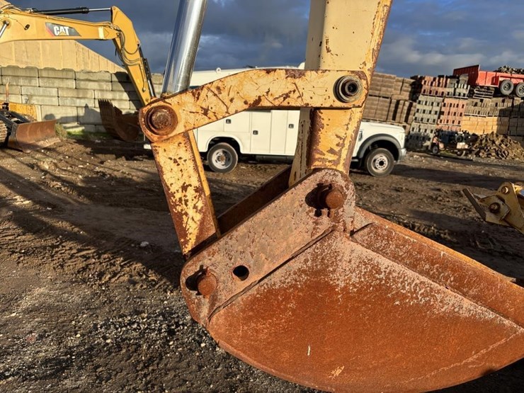 1975-ford-445a-image-15