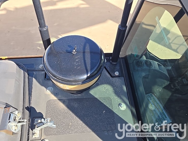 2021-case-cx210-lc-image-93