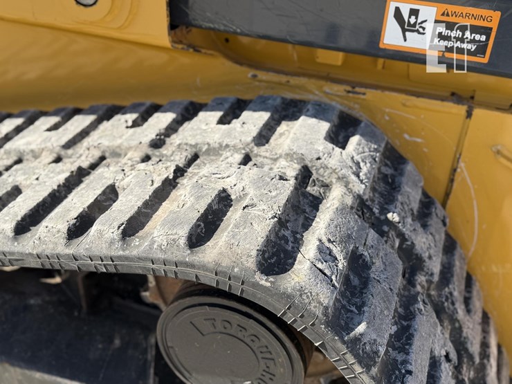 2017-deere-331g-image-11