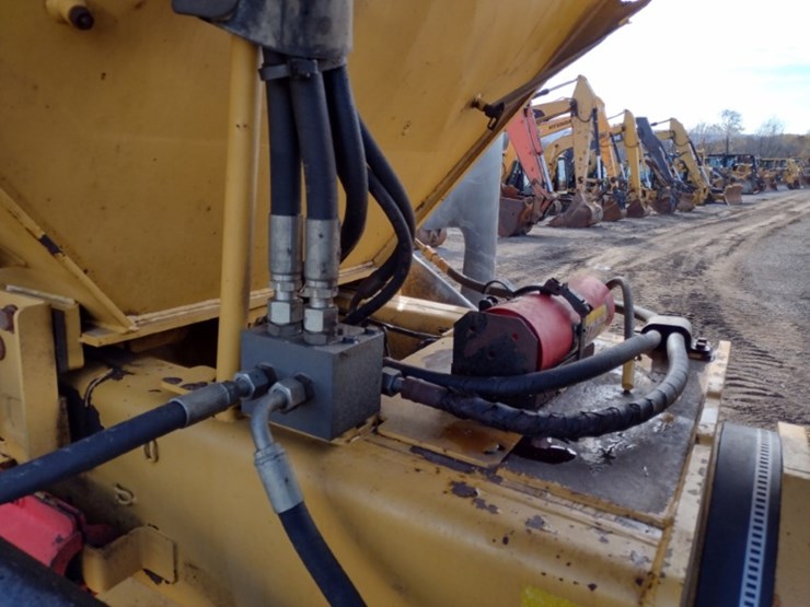 caterpillar-725-image-37