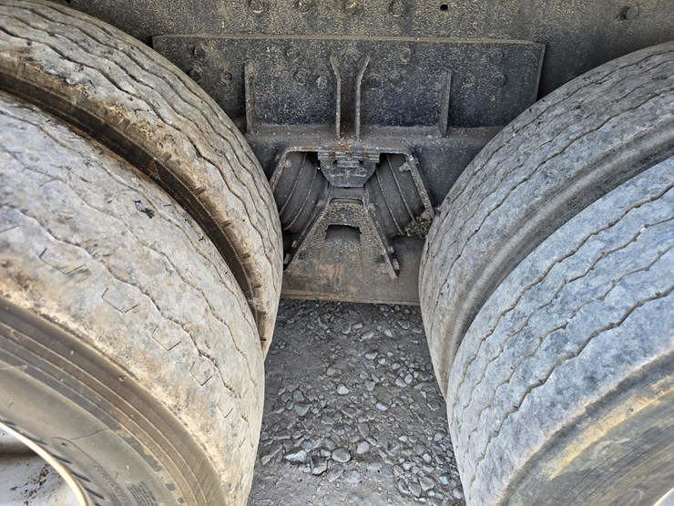 2003-peterbilt-320-image-92