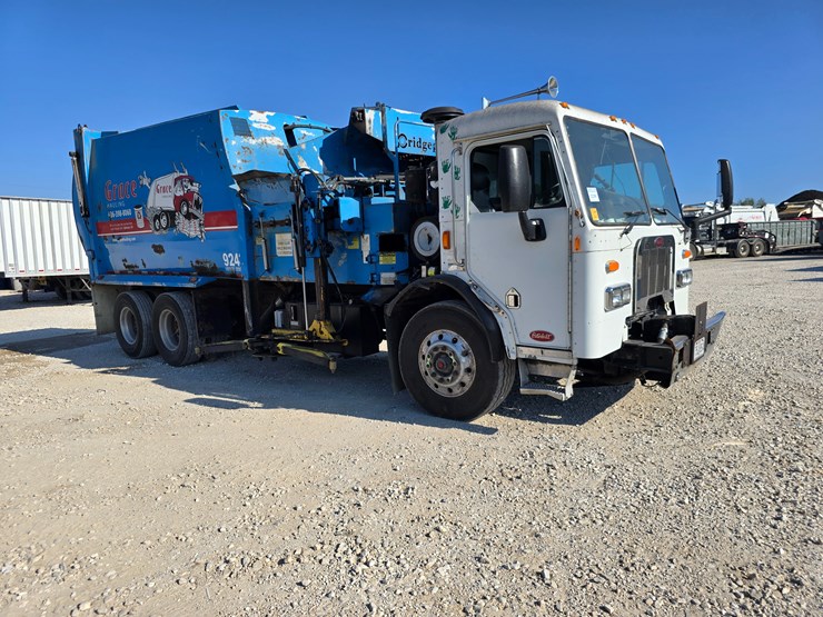 2013-peterbilt-320-image-28