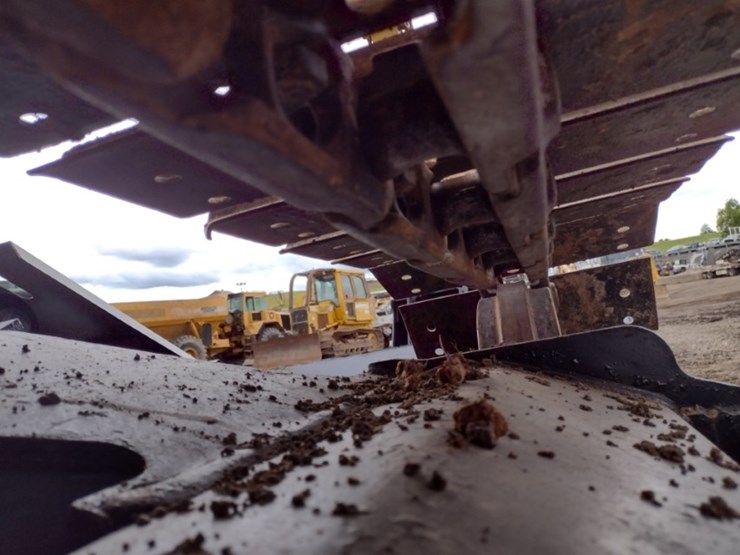 caterpillar-307.5-image-44