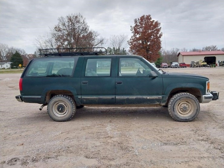 chevrolet-suburban-image-4