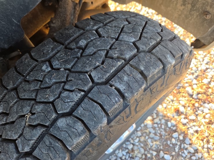 2010-chevrolet-2500hd-image-24