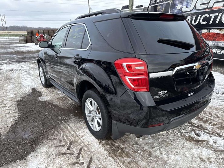 2017-chevrolet-equinox-lt-image-3