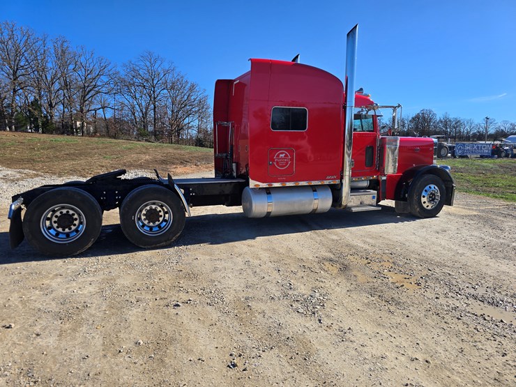 2005-peterbilt-379-image-34