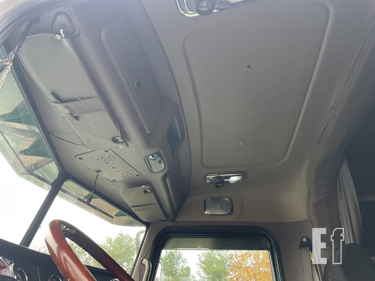 2009-peterbilt-386-image-14